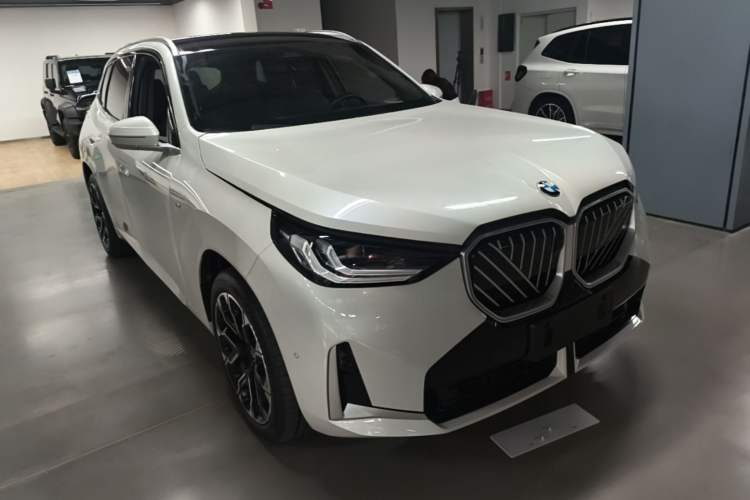 Used BMW X3 2025 xDrive30L Leading Model M Sport Package Front Right 45 Deg