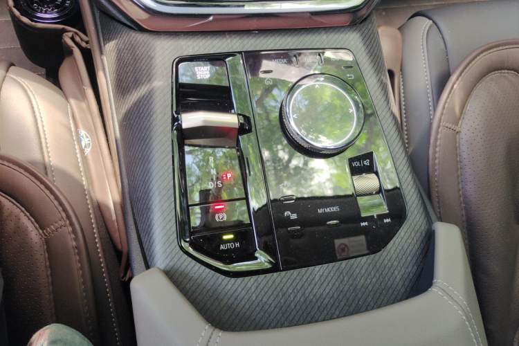 Used BMW X3 2025 xDrive25L Luxury Package Gear Lever