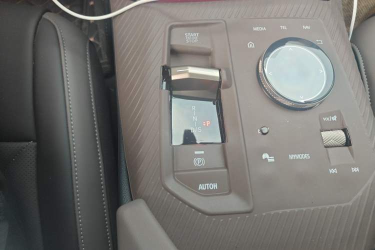 Used BMW X3 2025 xDrive25L Luxury Package Gear Lever