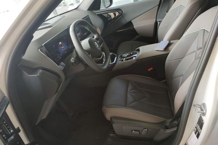 Used BMW X3 2025 xDrive25L Luxury Package Left Front Seat