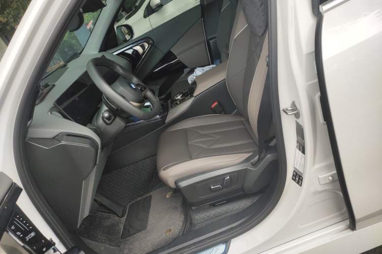 Used BMW X3 2025 xDrive25L Luxury Package Left Front Seat