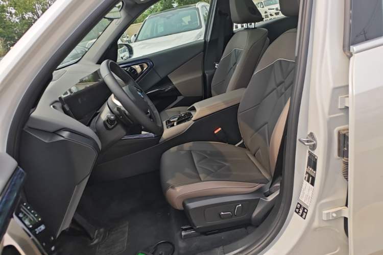 Used BMW X3 2025 xDrive25L Luxury Package Left Front Seat
