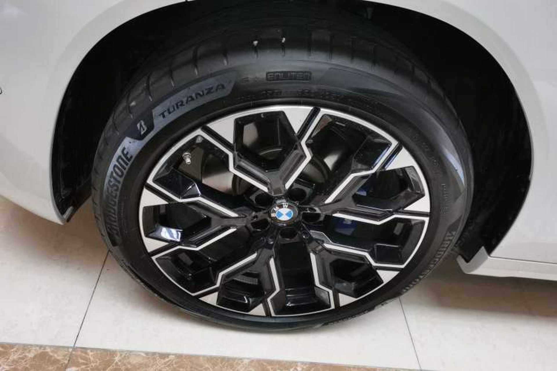 Used BMW X3 2025 xDrive30L Luxury Edition M Sport Package Left Front Wheel Hub