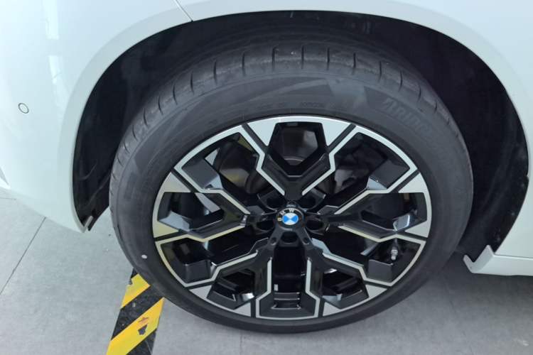 Used BMW X3 2025 xDrive30L Leading Model M Sport Package Left Front Wheel Hub