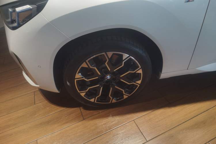 Used BMW X3 2025 xDrive30L Luxury Edition M Sport Package Left Front Wheel Hub