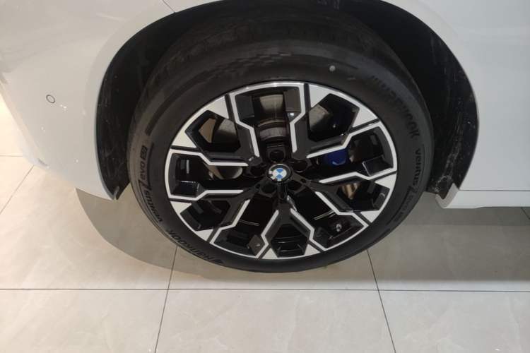 Used BMW X3 2025 xDrive30L Leading Model M Sport Package Left Front Wheel Hub