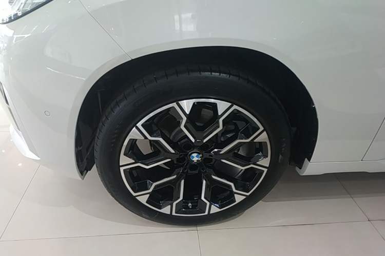Used BMW X3 2025 xDrive30L Leading Model M Sport Package Left Front Wheel Hub