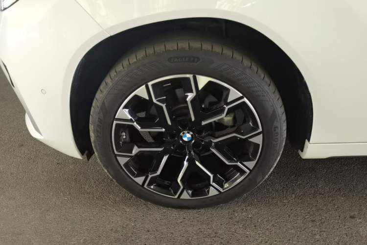 Used BMW X3 2025 xDrive30L Leading Model M Sport Package Left Front Wheel Hub