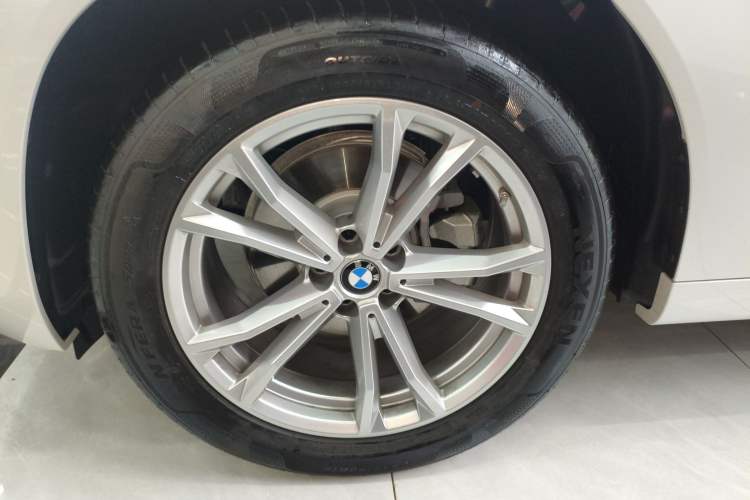 Used BMW X3 2025 xDrive25L Luxury Package Left Front Wheel Hub
