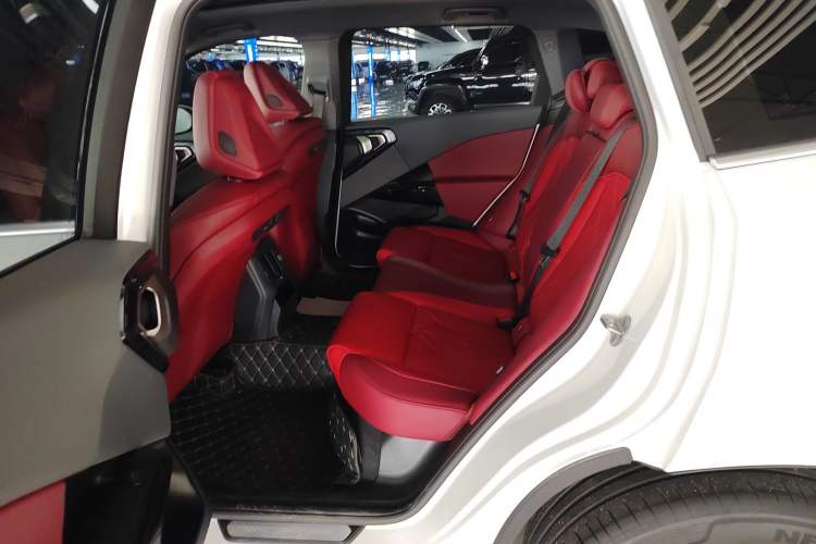 Used BMW X3 2025 xDrive25L Luxury Package Left Rear Seat