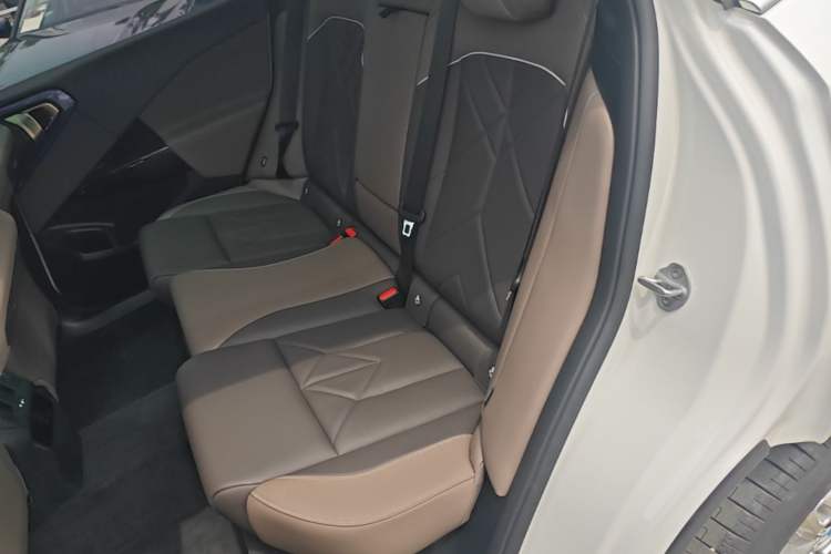 Used BMW X3 2025 xDrive25L Luxury Package Left Rear Seat