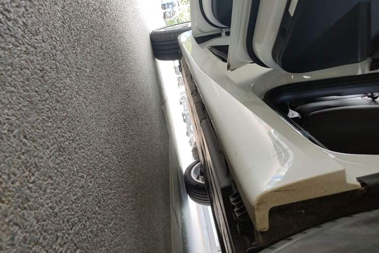 Used BMW X3 2025 xDrive25L Luxury Package Left Side Sill