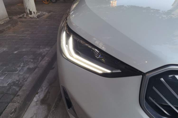 Used BMW X3 2025 xDrive25L Luxury Package Right Front Headlight