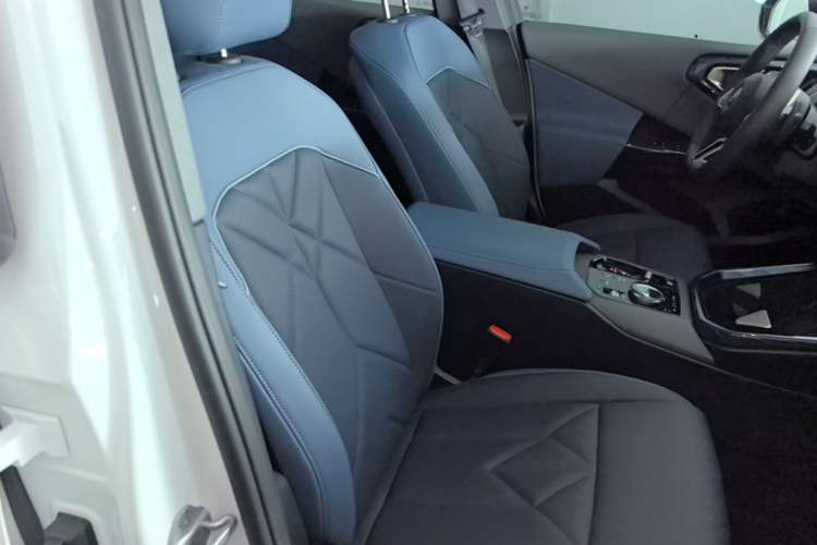 Used BMW X3 2025 xDrive30L Leading Model M Sport Package Right Front Seat