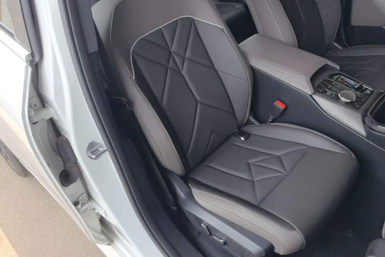 Used BMW X3 2025 xDrive30L Leading Model M Sport Package Right Front Seat
