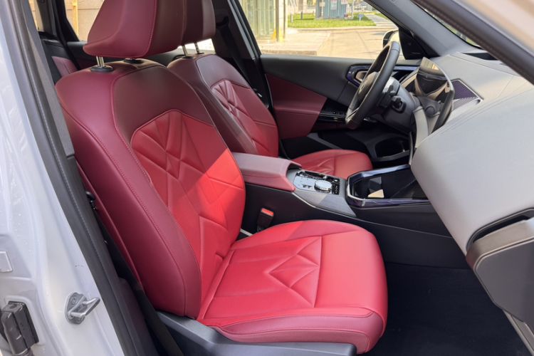 Used BMW X3 2025 xDrive30L Luxury Edition M Sport Package Right Front Seat