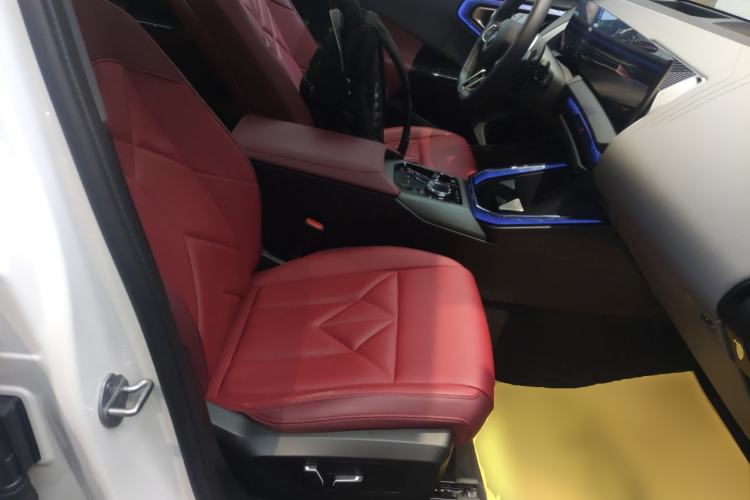 Used BMW X3 2025 xDrive30L Luxury Edition M Sport Package Right Front Seat