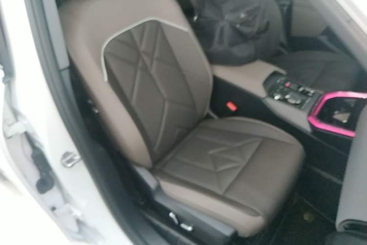 Used BMW X3 2025 xDrive30L Leading Model M Sport Package Right Front Seat