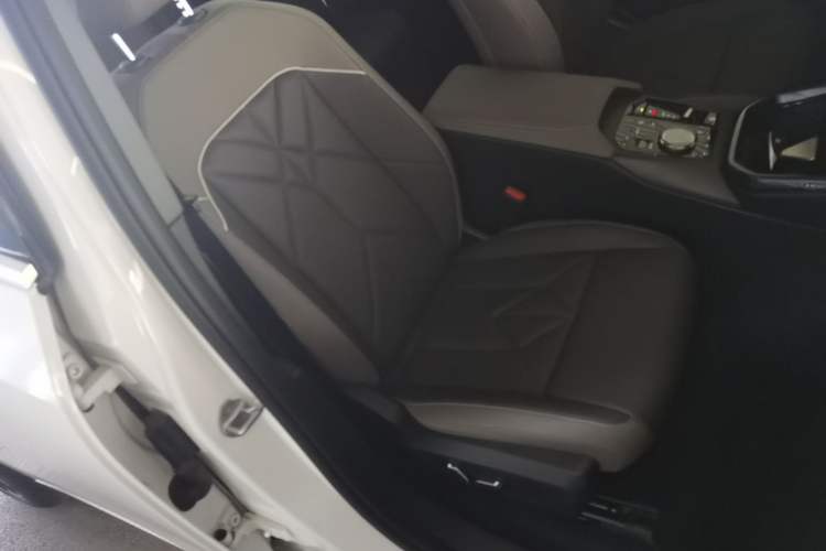Used BMW X3 2025 xDrive30L Leading Model M Sport Package Right Front Seat