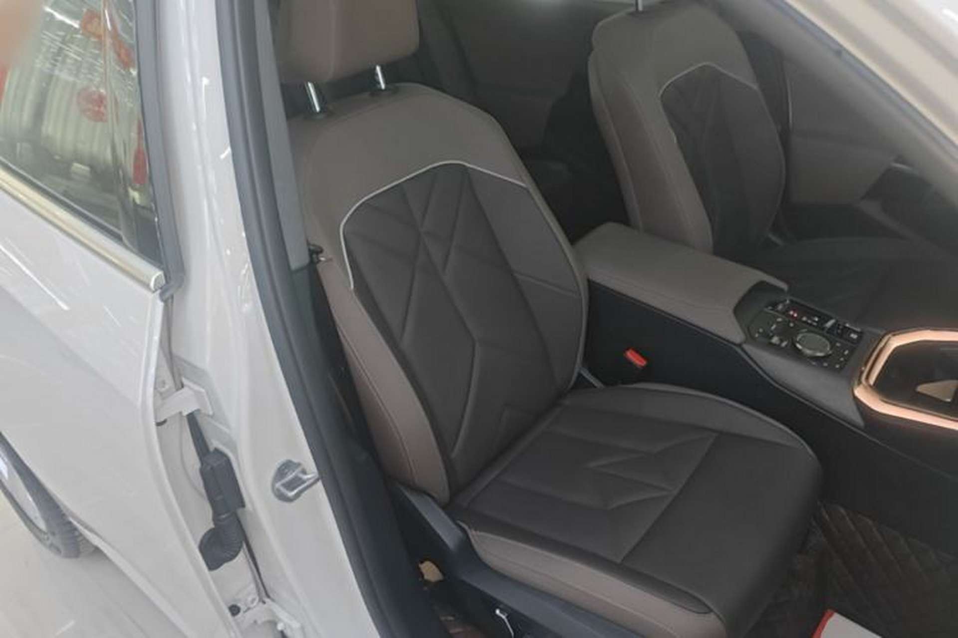 Used BMW X3 2025 Model, Facelifted xDrive25L Luxury Package Right Front Seat