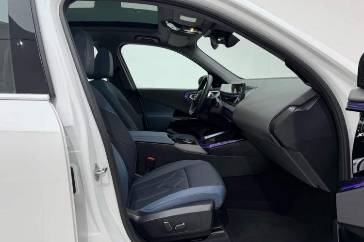 Used BMW X3 2025 xDrive30L Luxury Edition M Sport Package Right Front Seat