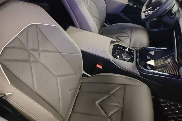 Used BMW X3 2025 xDrive30L Leading Model M Sport Package Right Front Seat