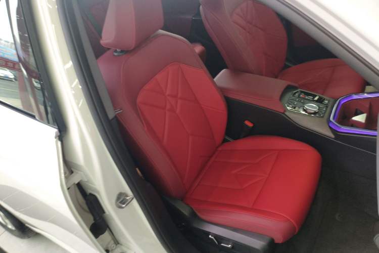 Used BMW X3 2025 xDrive25L Luxury Package Right Front Seat