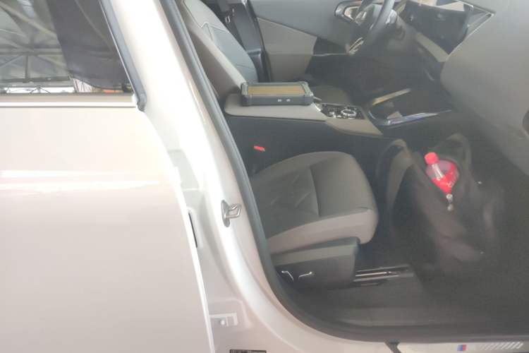 Used BMW X3 2025 xDrive30L Luxury Edition M Sport Package Right Front Seat