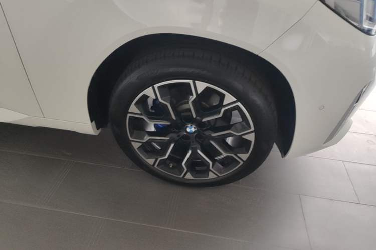 Used BMW X3 2025 xDrive30L Leading Model M Sport Package Right Front Wheel Hub