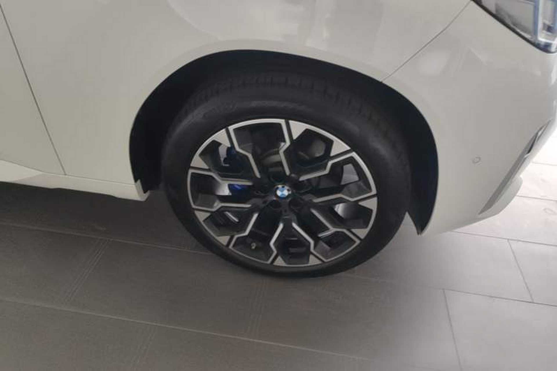 Used BMW X3 2025 xDrive30L Leading Model M Sport Package Right Front Wheel Hub