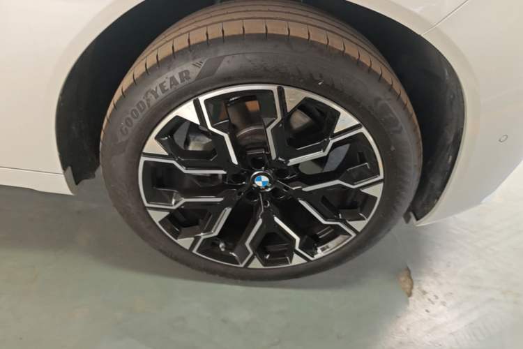 Used BMW X3 2025 xDrive30L Leading Model M Sport Package Right Front Wheel Hub