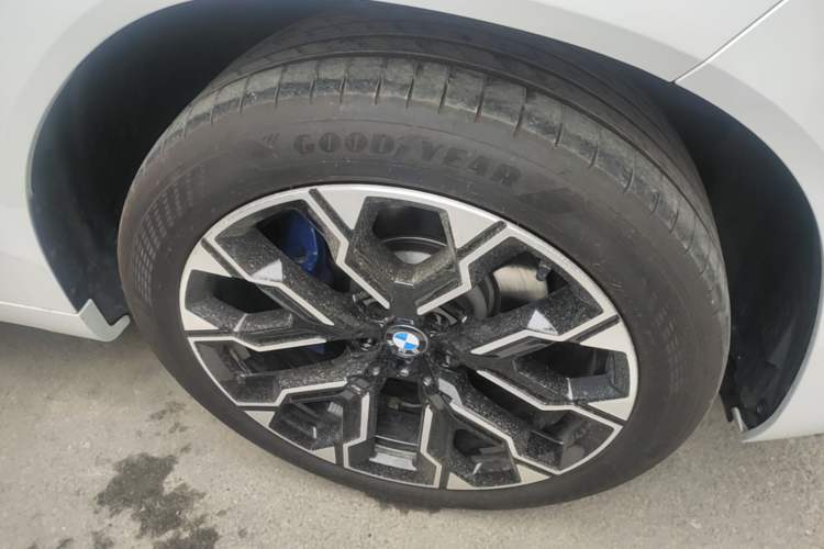 Used BMW X3 2025 xDrive30L Luxury Edition M Sport Package Right Front Wheel Hub