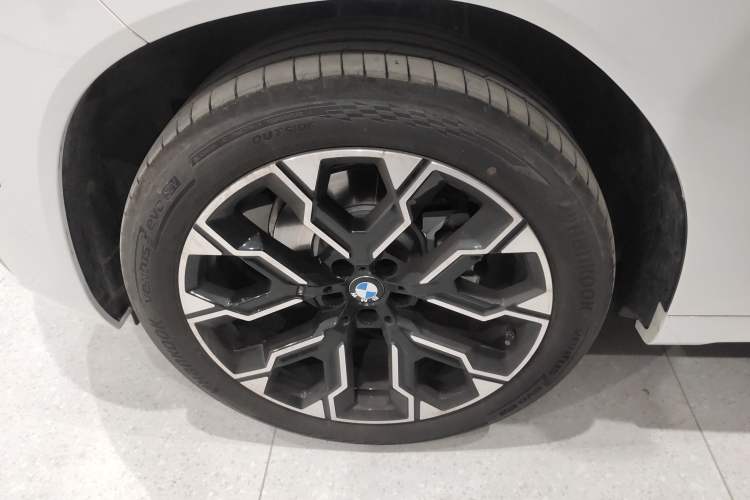 Used BMW X3 2025 Model, xDrive30L Leading M Sport Night Package Right Front Wheel Hub