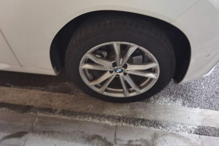 Used BMW X3 2025 xDrive25L Luxury Package Right Front Wheel Hub