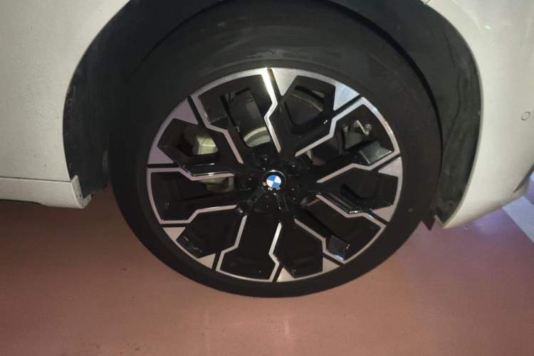 Used BMW X3 2025 xDrive30L Leading Model M Sport Package Right Front Wheel Hub