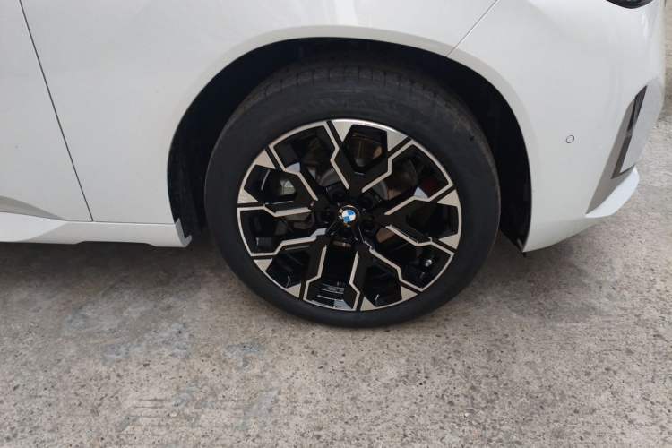 Used BMW X3 2025 xDrive30L Leading Model M Sport Package Right Front Wheel Hub