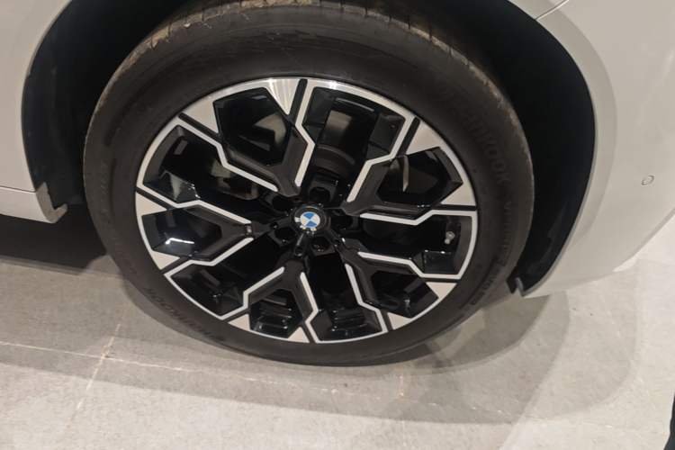Used BMW X3 2025 xDrive30L Leading Model M Sport Package Right Front Wheel Hub