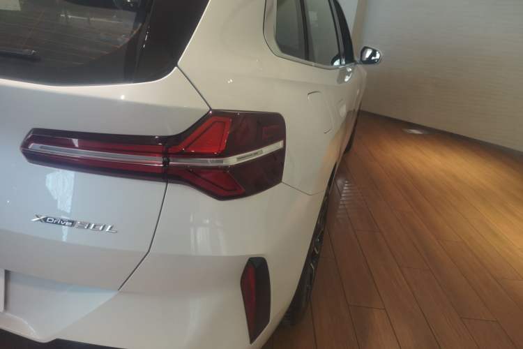 Used BMW X3 2025 xDrive30L Luxury Edition M Sport Package Right Rear Taillight