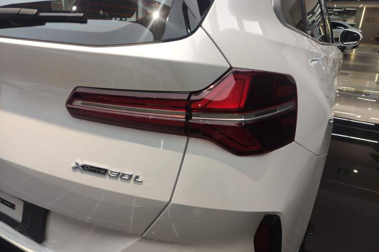 Used BMW X3 2025 xDrive30L Luxury Edition M Sport Package Right Rear Taillight
