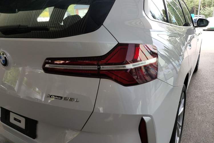 Used BMW X3 2025 xDrive25L Luxury Package Right Rear Taillight