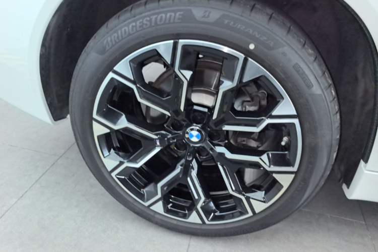 Used BMW X3 2025 xDrive30L Leading Model M Sport Package Right Rear Wheel Hub