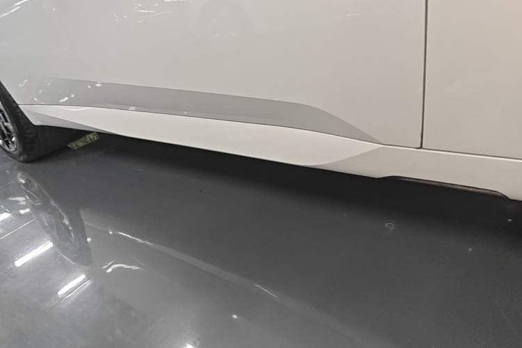 Used BMW X3 2025 xDrive30L Leading Model M Sport Package Right Side Sill