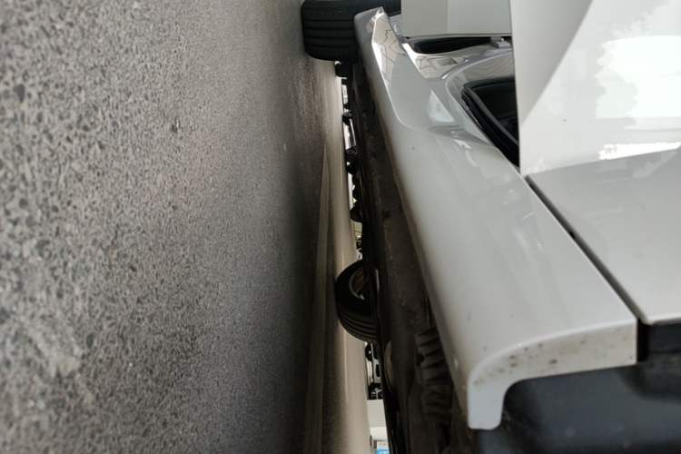Used BMW X3 2025 xDrive25L Luxury Package Right Side Sill