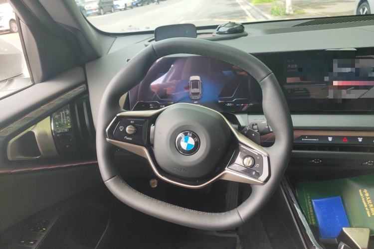 Used BMW X3 2025 xDrive25L Luxury Package Steering Wheel