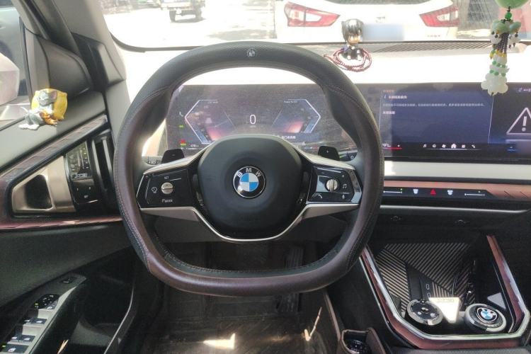Used BMW X3 2025 xDrive25L Luxury Package Steering Wheel