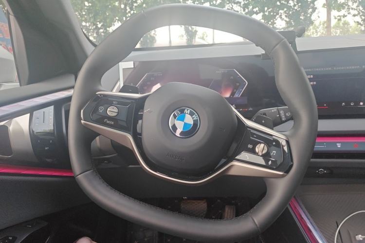 Used BMW X3 2025 xDrive25L Luxury Package Steering Wheel
