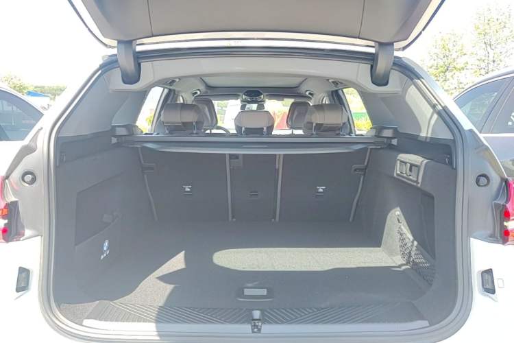 Used BMW X3 2025 xDrive30L Leading Model M Sport Package Trunk