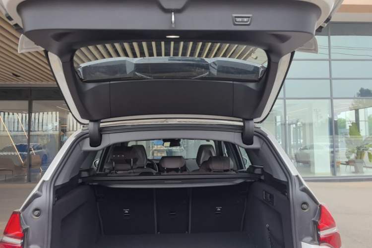 Used BMW X3 2025 xDrive30L Leading Model M Sport Package Trunk