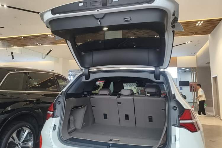 Used BMW X3 2025 xDrive30L Luxury Edition M Sport Package Trunk