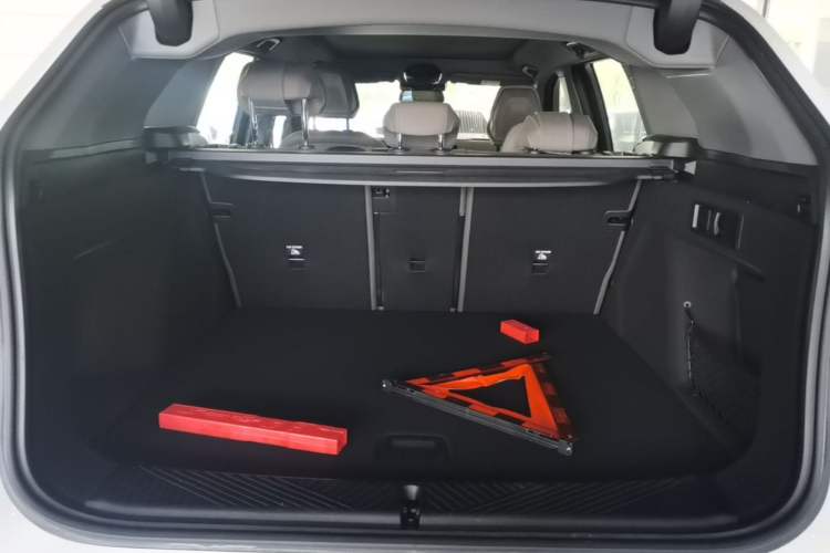 Used BMW X3 2025 xDrive30L Leading Model M Sport Package Trunk